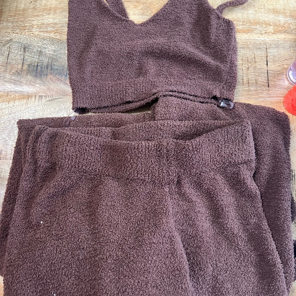 medium 21 cropped shirt and long pants
